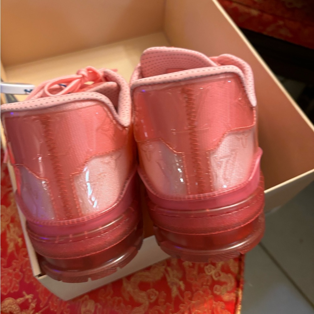 Louis Vuitton trainer low transparent. - Picture 9 of 9